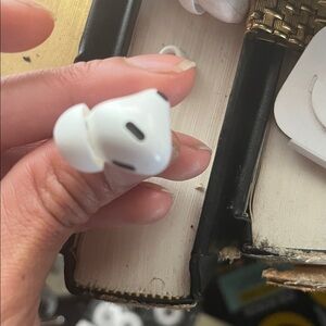 White Wireless Earbuds
